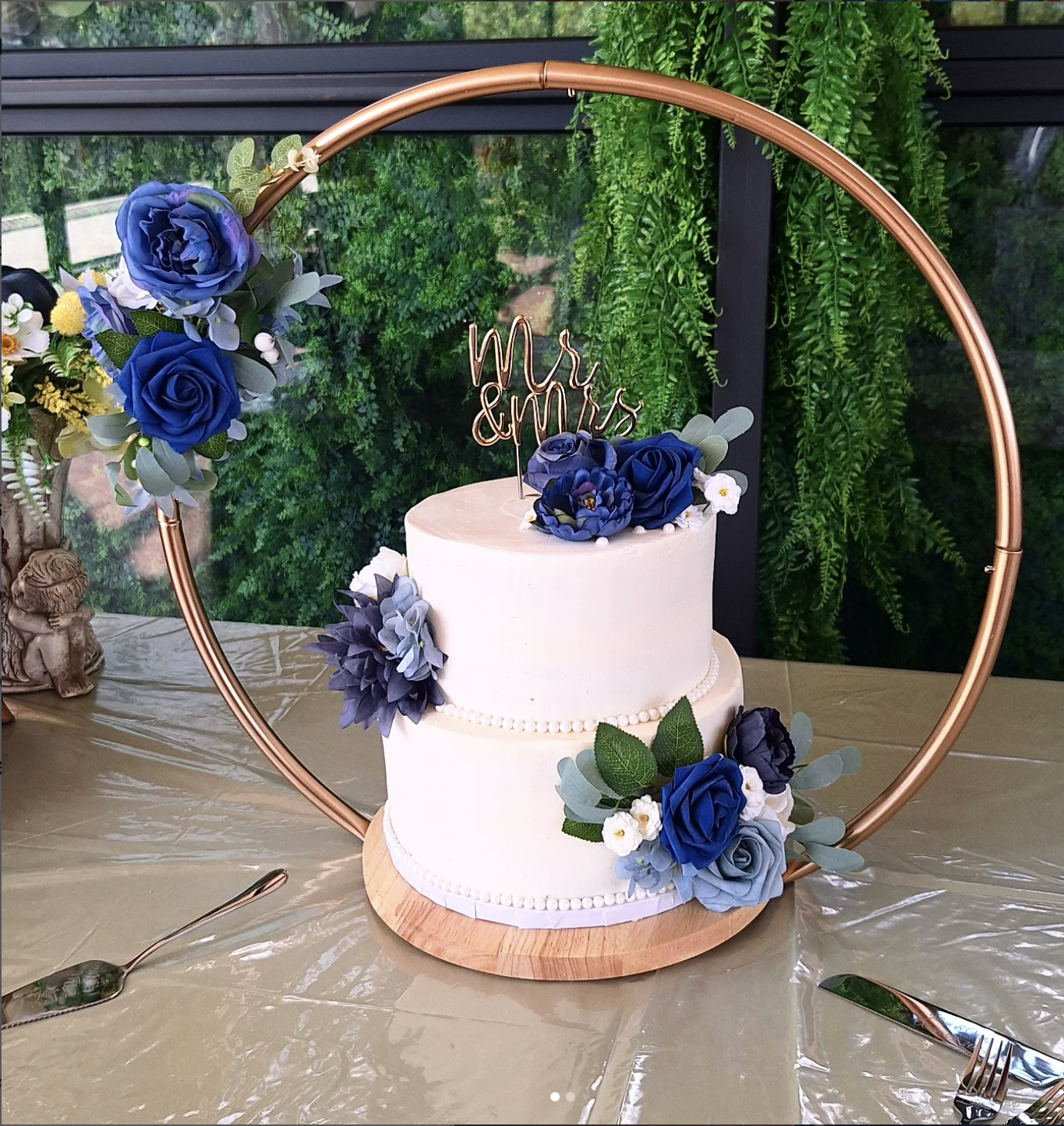 Mr & Mrs Wedding Cake